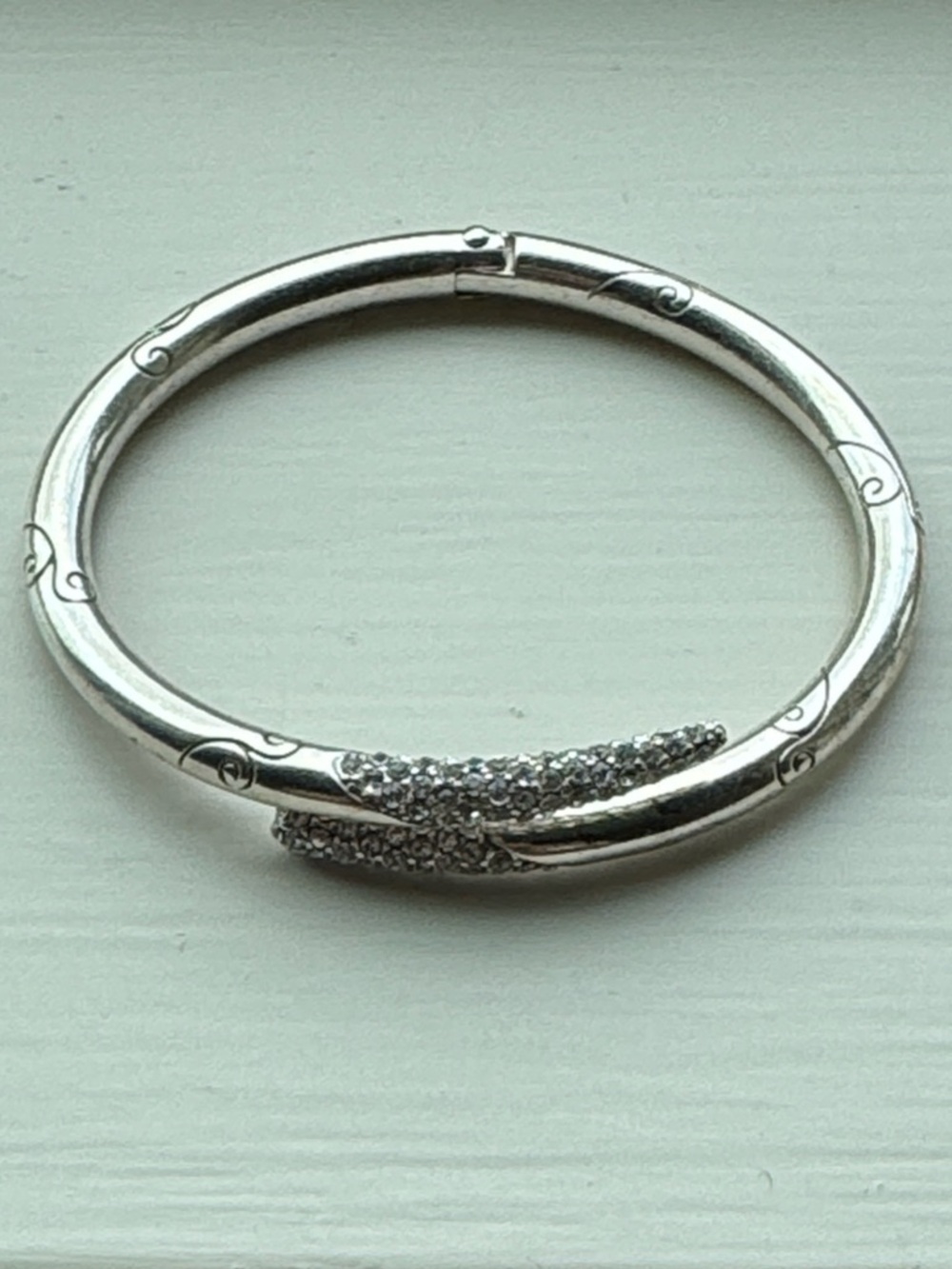 Brighton Women’s Silver Pavé Crystal Hinged Bangle Bracelet OS EUC Worn Twice